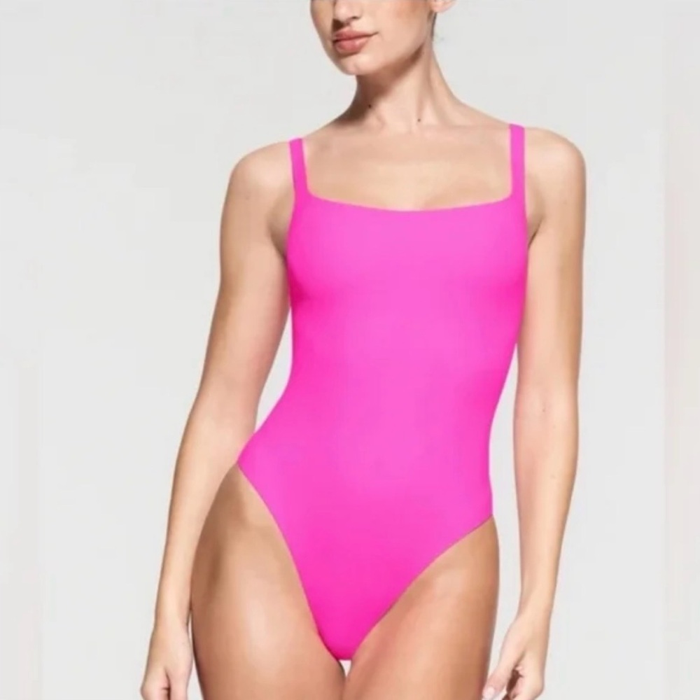 SKIMS Women's Hot Pink FITS EVERYBODY SQUARE NECK BODYSUIT